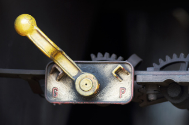 découvrez comment changer d'assurance peut devenir un levier financier méconnu pour optimiser vos dépenses et réaliser des économies substantielles.