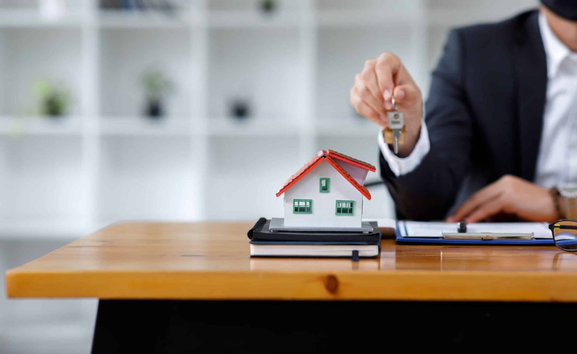 profitez des meilleures offres pour économiser sur votre assurance habitation cet automne. comparez les tarifs et protégez votre maison à moindre coût dès maintenant !