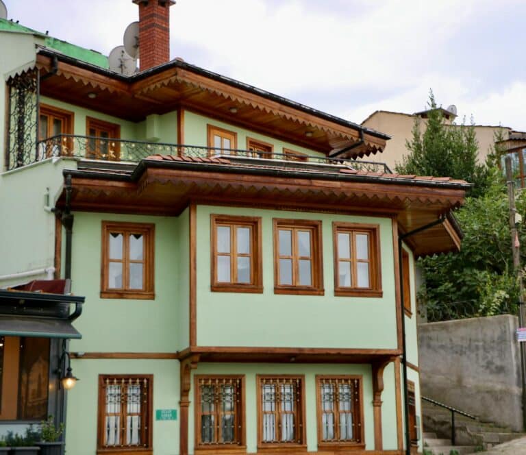 découvrez les limites des assurances habitation et les recours inattendus pour mieux protéger votre logement.