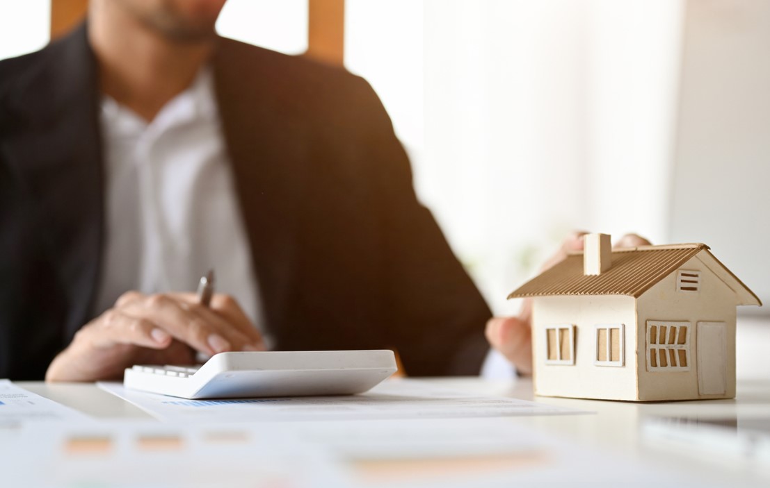 découvrez comment une plombière peut gagner 2000€/mois en réduisant ses charges sociales afin d'améliorer son pouvoir d'achat.