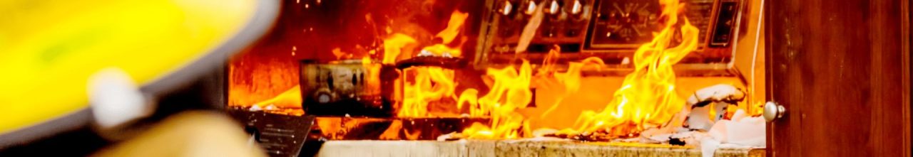 découvrez nos conseils pratiques pour prévenir les incendies de cheminée et assurer la sécurité de votre foyer tout au long de l'année.