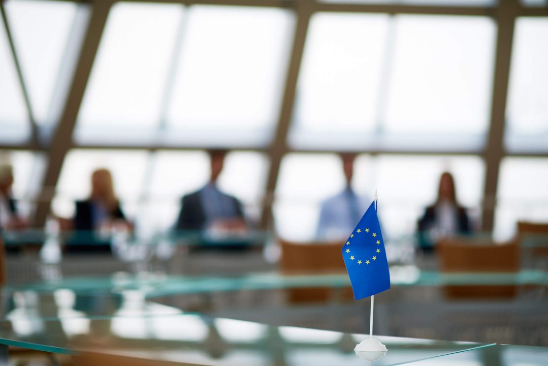découvrez comment l'assurance catastrophes naturelles s'adapte à la réforme sociale pour mieux protéger les particuliers et les entreprises face aux risques majeurs.